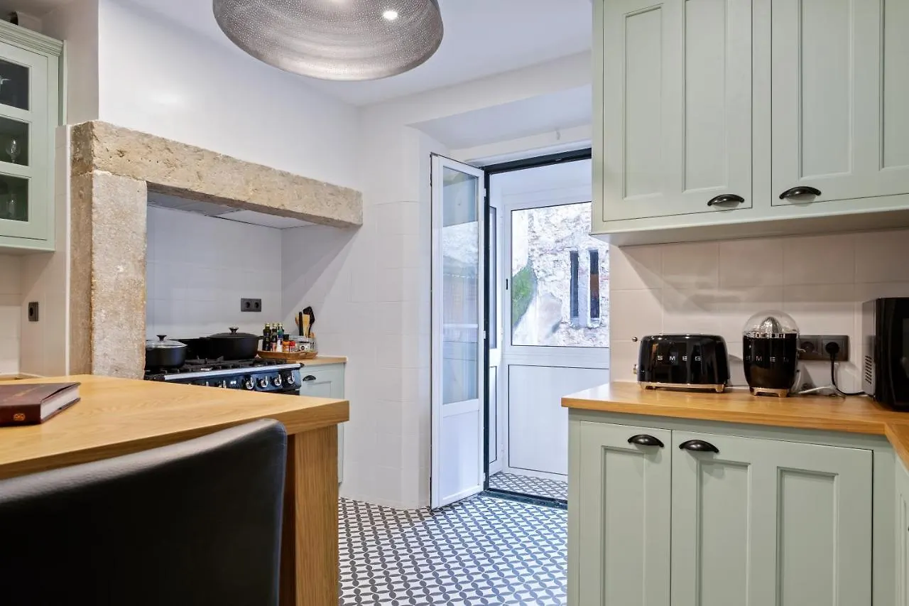 Апартаменты Bella Vista - Modern Classic In Heart Of City Лиссабон
