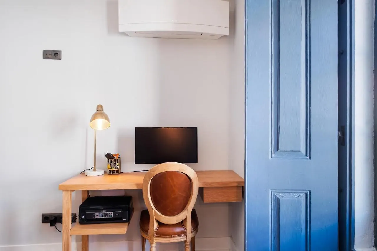 Bella Vista - Modern Classic In Heart Of City Apartment